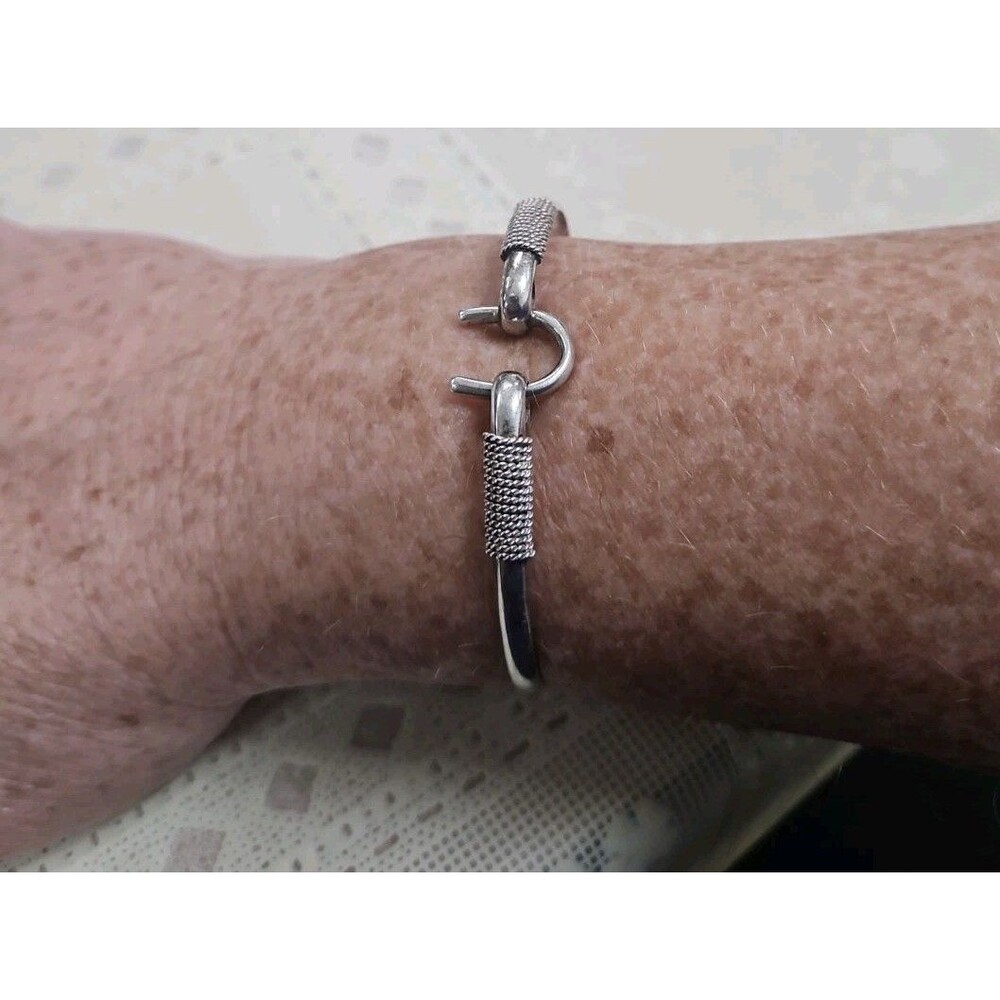 Double Wraps Hook Horse Shoe Shaped Bracelet - Sterling Silver 925
